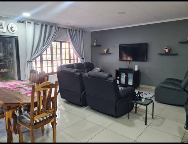 3 BEDROOM HOUSE FOR SALE IN BURGERSFORT